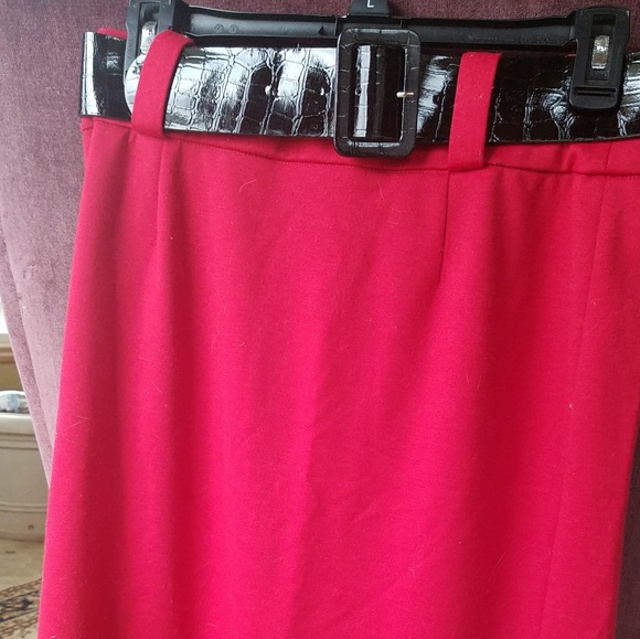 Red A-line skirt with black belt - Picture 1 of 2